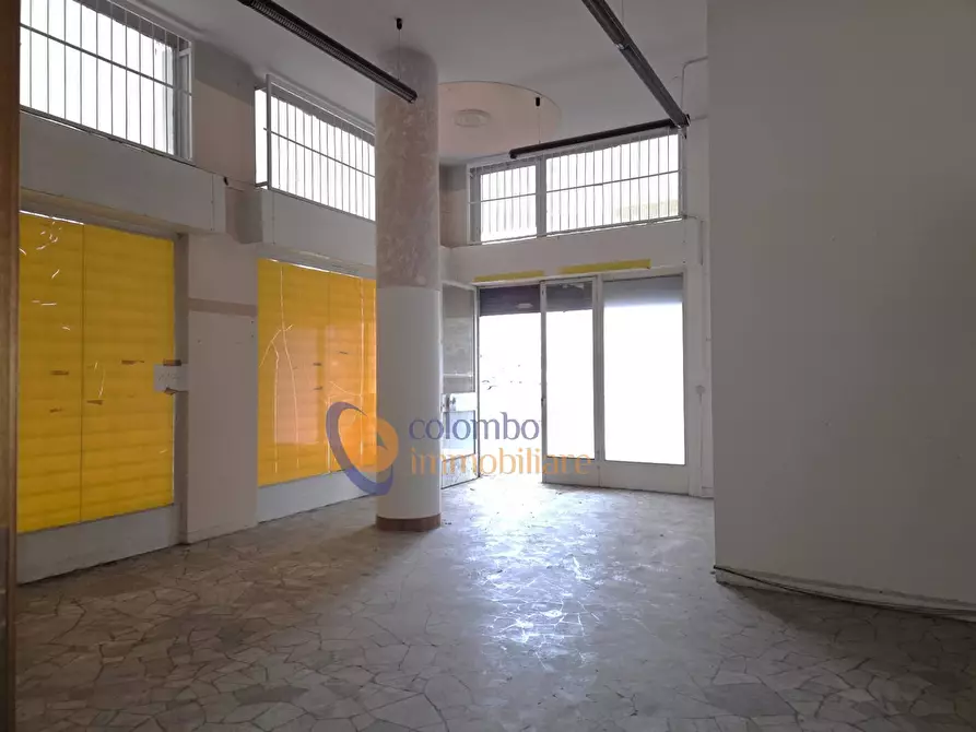 Immagine 24 di Negozio in vendita  in viale Giotto 11 a Busto Arsizio