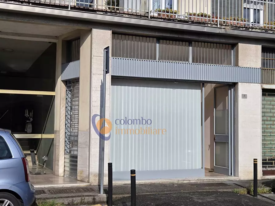 Immagine 1 di Negozio in affitto  in via Biagio Bellotti 7 a Busto Arsizio