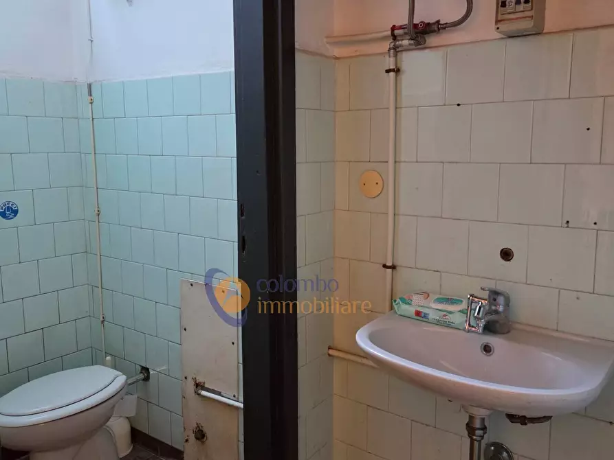 Immagine 9 di Negozio in vendita  in via Biagio Bellotti 7 a Busto Arsizio