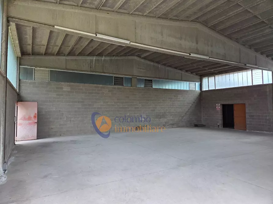 Immagine 1 di Laboratorio in vendita  a Dairago