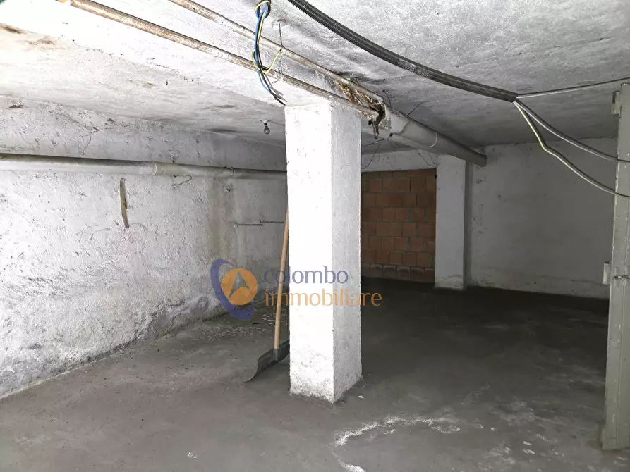 Immagine 28 di Negozio in vendita  in viale Giotto 11 a Busto Arsizio