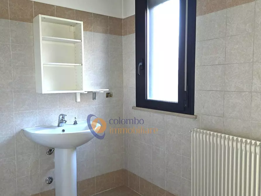 Immagine 12 di Negozio in vendita  in via Gorizia 11 a Busto Arsizio