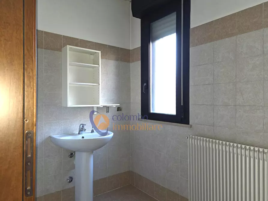 Immagine 13 di Negozio in vendita  in via Gorizia 11 a Busto Arsizio