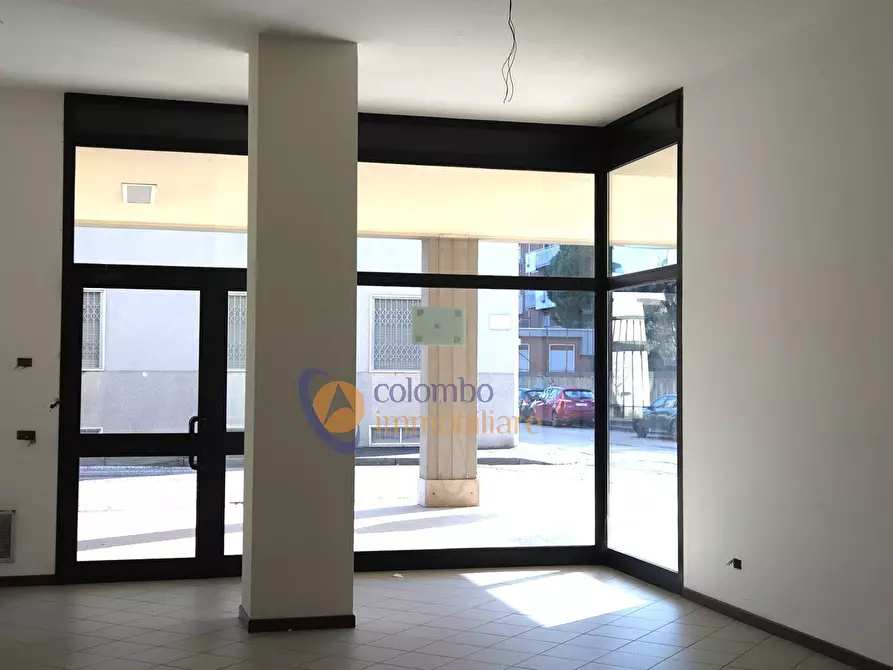 Immagine 8 di Negozio in vendita  in via Gorizia 11 a Busto Arsizio