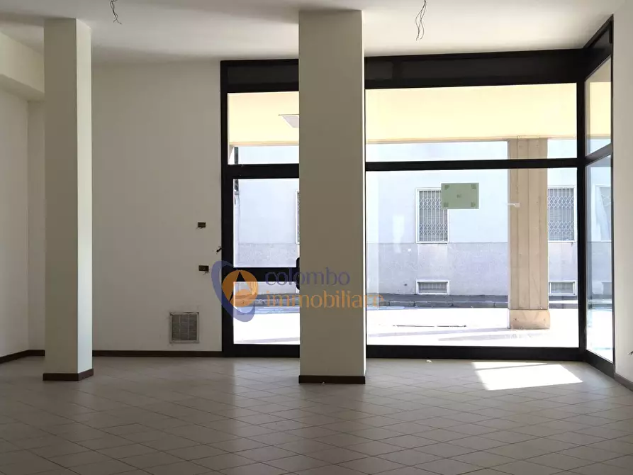 Immagine 9 di Negozio in vendita  in via Gorizia 11 a Busto Arsizio