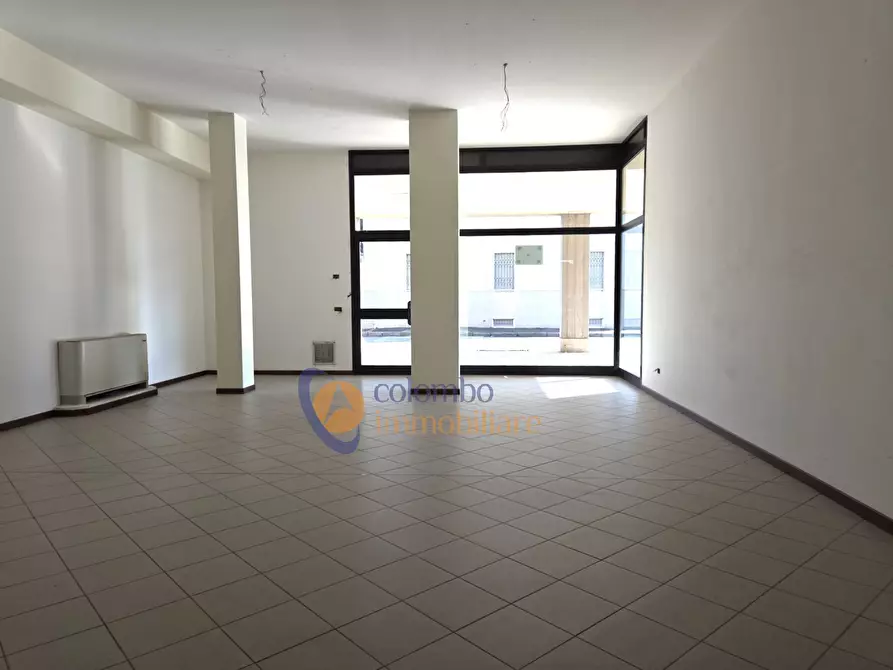 Immagine 10 di Negozio in vendita  in via Gorizia 11 a Busto Arsizio