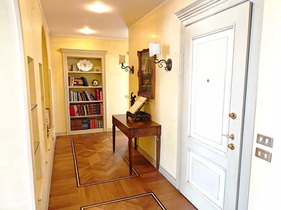 Immagine 30 di Appartamento in vendita  in piazzale Brescia 16 a Milano