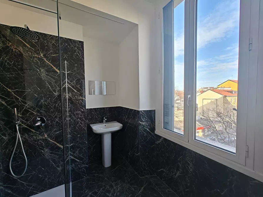Immagine 25 di Appartamento in affitto  in Via Spartaco 38 a Milano