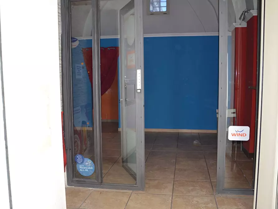 Immagine 3 di Locale commerciale in affitto  in Via Imbriani 84 a Canosa Di Puglia