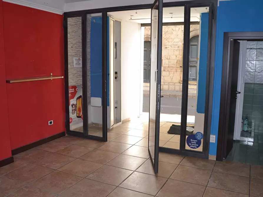 Immagine 4 di Locale commerciale in affitto  in Via Imbriani 84 a Canosa Di Puglia