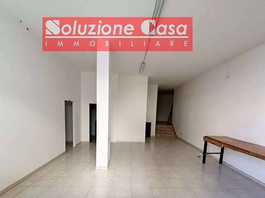 Immagine 2 di Locale commerciale   in via Strabone a Canosa Di Puglia