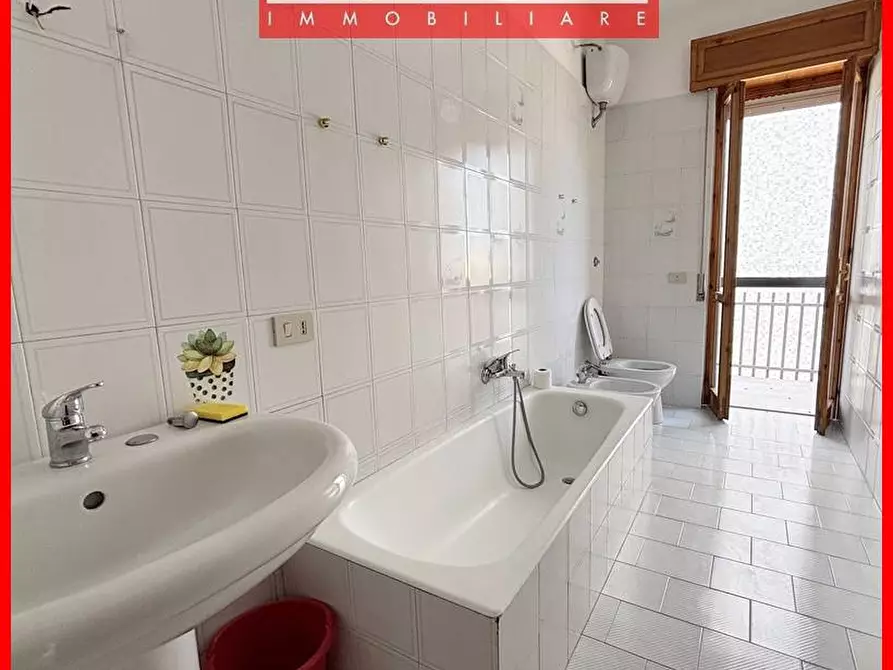 Immagine 4 di Appartamento in vendita  in via Buccari a Canosa Di Puglia