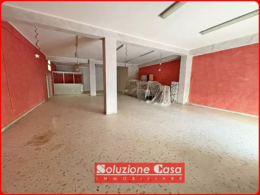 Immagine 2 di Locale commerciale in vendita  in Corso Garibaldi 243 a Canosa Di Puglia