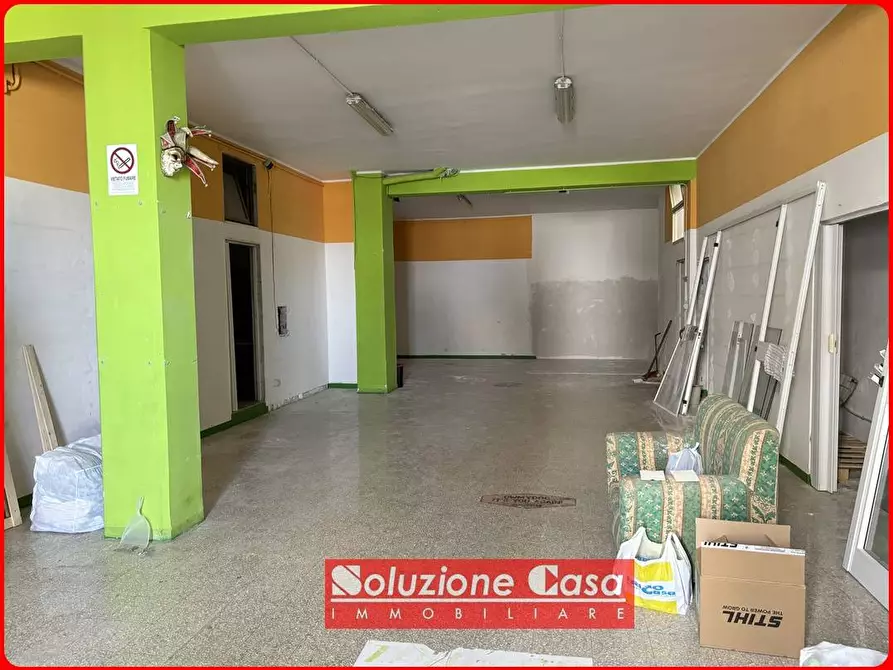 Immagine 1 di Locale commerciale in vendita  in Corso Garibaldi 243 a Canosa Di Puglia
