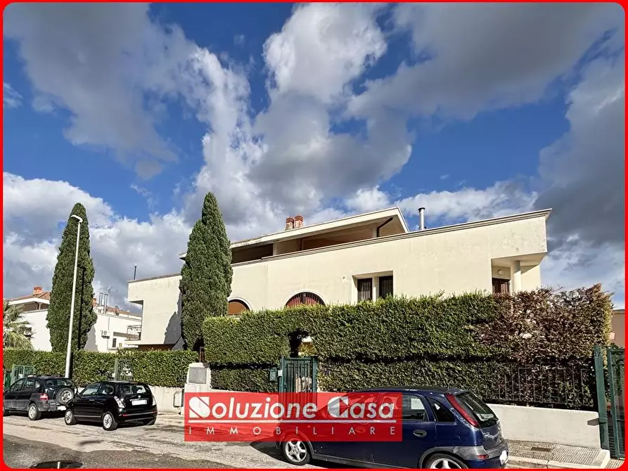 Immagine 1 di Villa in vendita  in VIA AVIER. FRANCESCO IACOBONE a Canosa Di Puglia