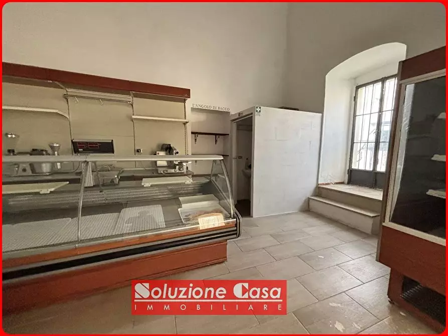 Immagine 5 di Locale commerciale in vendita  in via Sabina a Canosa Di Puglia