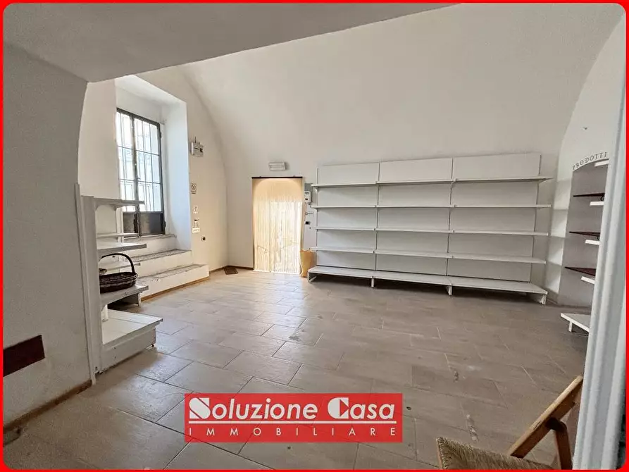 Immagine 2 di Locale commerciale in vendita  in via Sabina a Canosa Di Puglia