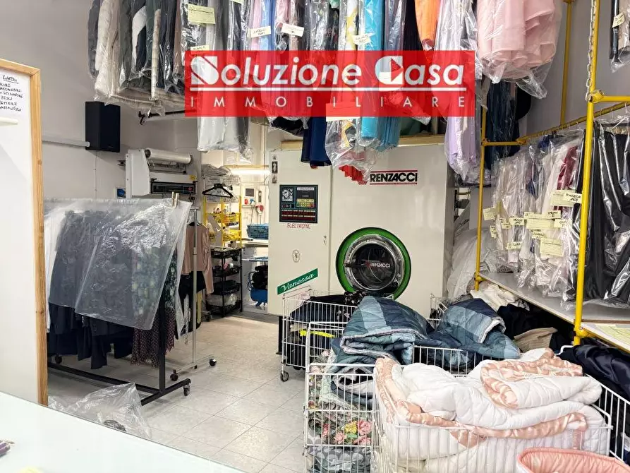 Immagine 2 di Attività commerciale in vendita  in via Salvatore di Giacomo a Canosa Di Puglia