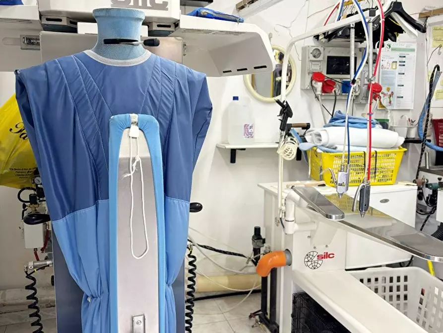 Immagine 3 di Attività commerciale in vendita  in via Salvatore di Giacomo a Canosa Di Puglia