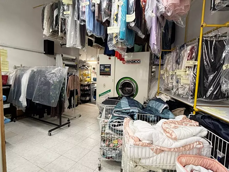 Immagine 4 di Attività commerciale in vendita  in via Salvatore di Giacomo a Canosa Di Puglia