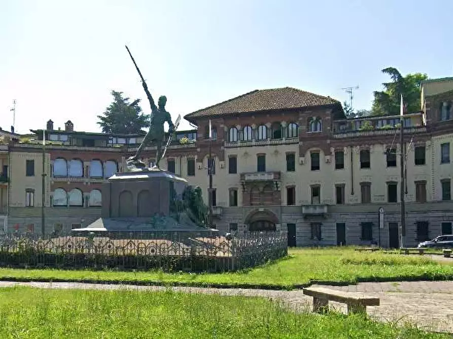 Immagine 15 di Ufficio in affitto  in Piazza Monumento 4 a Legnano