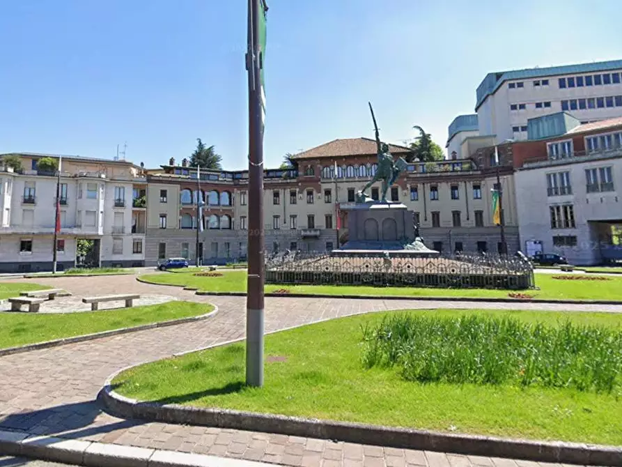 Immagine 1 di Ufficio in affitto  in Piazza Monumento 4 a Legnano