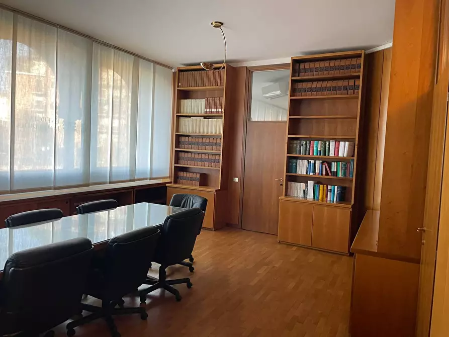 Immagine 4 di Ufficio in affitto  in Piazza Monumento 4 a Legnano