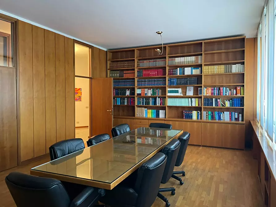 Immagine 5 di Ufficio in affitto  in Piazza Monumento 4 a Legnano