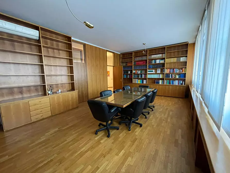 Immagine 6 di Ufficio in affitto  in Piazza Monumento 4 a Legnano