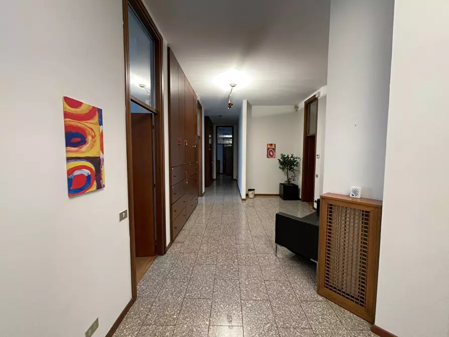 Immagine 10 di Ufficio in affitto  in Piazza Monumento 4 a Legnano