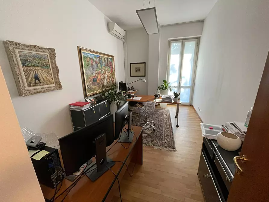 Immagine 7 di Ufficio in affitto  in Piazza Monumento 4 a Legnano