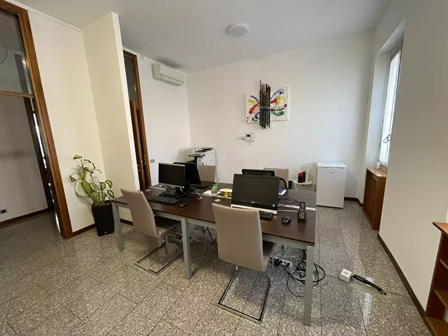 Immagine 12 di Ufficio in affitto  in Piazza Monumento 4 a Legnano