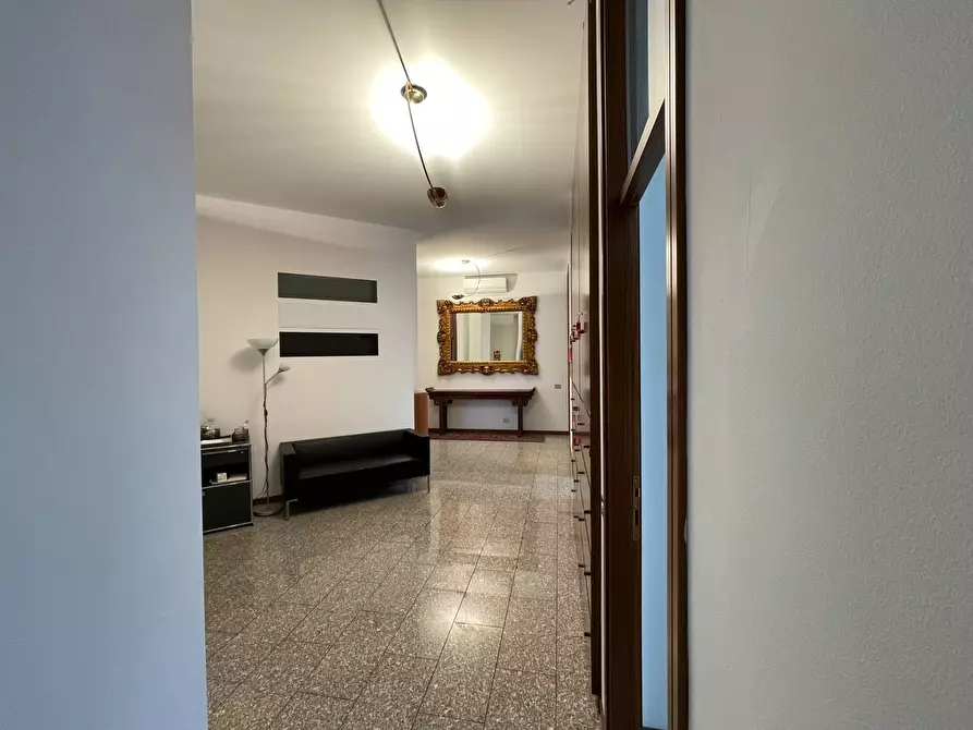 Immagine 17 di Ufficio in affitto  in Piazza Monumento 4 a Legnano