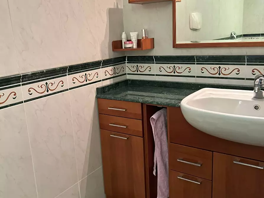 Immagine 13 di Appartamento in vendita  in Via Pola 2 a Legnano