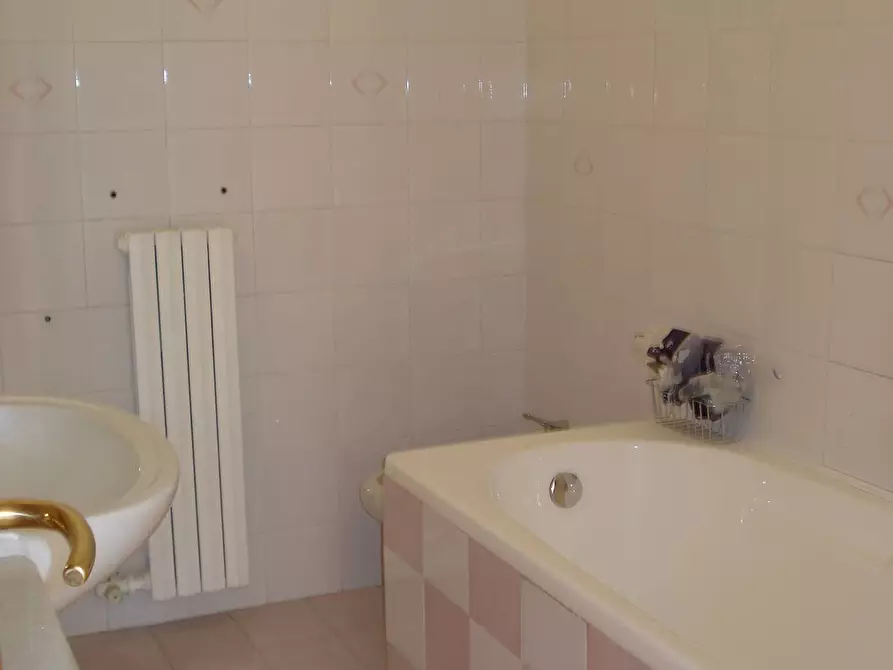 Immagine 11 di Appartamento in vendita  in Via Redipuglia 20 a Bernate Ticino