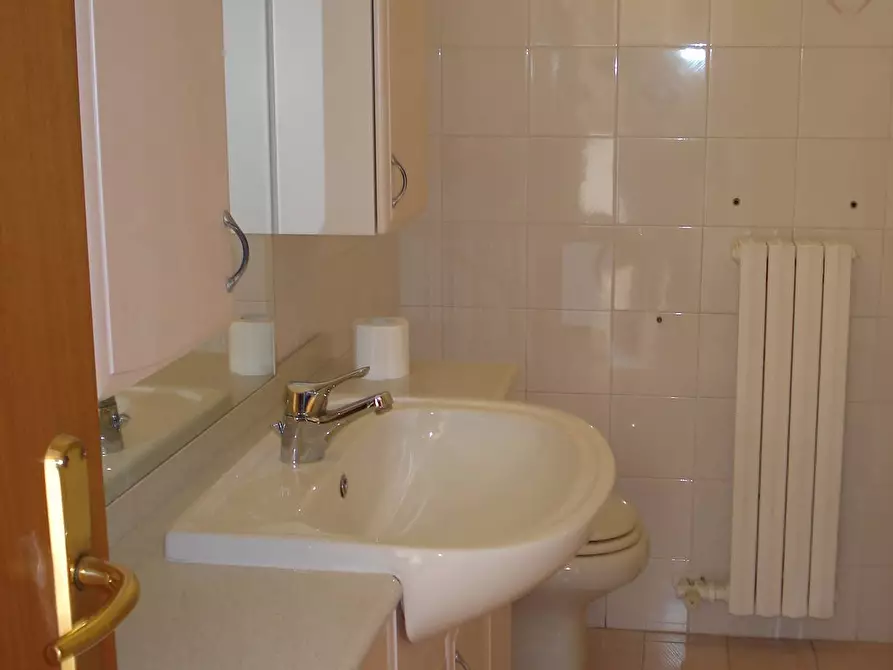 Immagine 12 di Appartamento in vendita  in Via Redipuglia 20 a Bernate Ticino