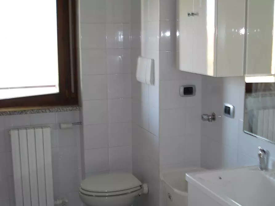 Immagine 17 di Appartamento in vendita  in Via Redipuglia 20 a Bernate Ticino