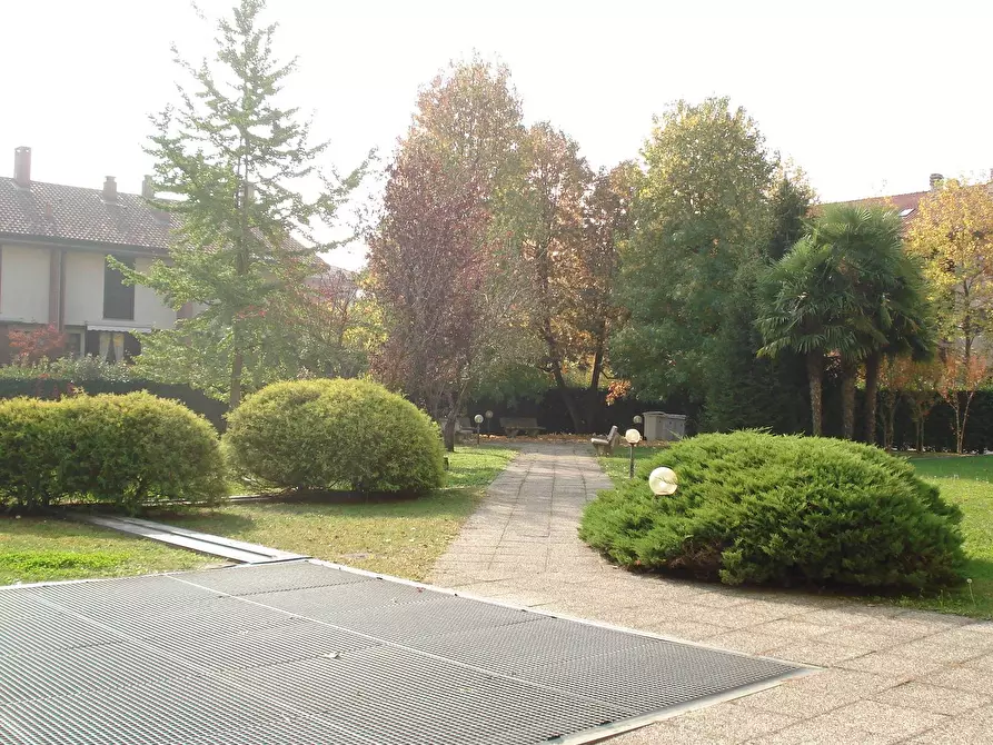 Immagine 22 di Appartamento in vendita  in Via Redipuglia 20 a Bernate Ticino