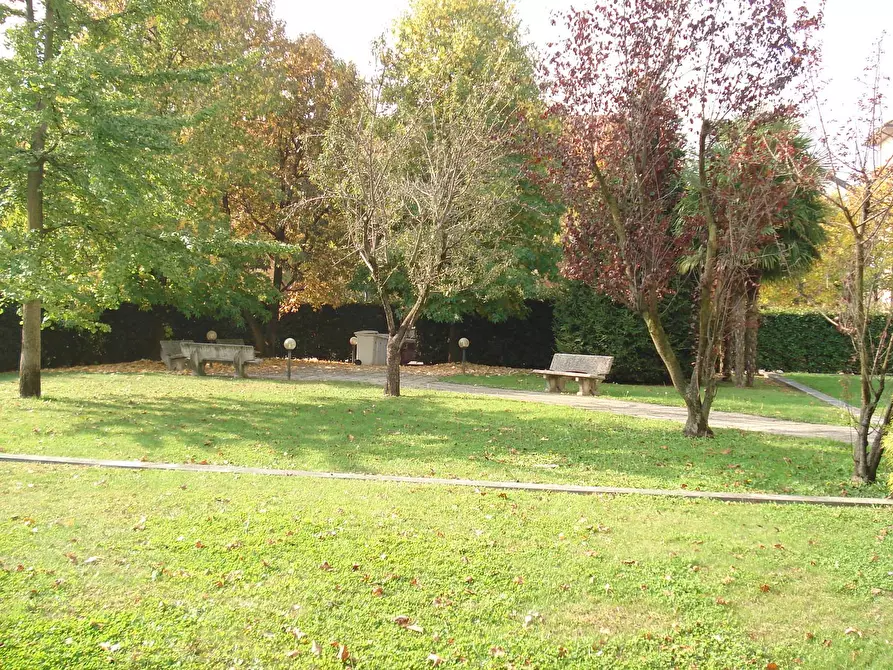 Immagine 23 di Appartamento in vendita  in Via Redipuglia 20 a Bernate Ticino