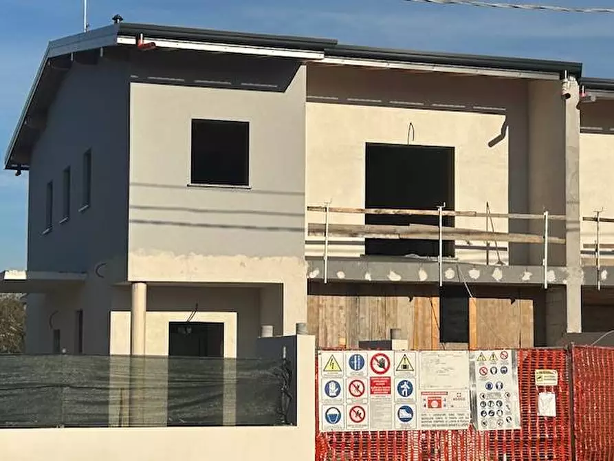 Immagine 14 di Casa semindipendente in vendita  a Legnano