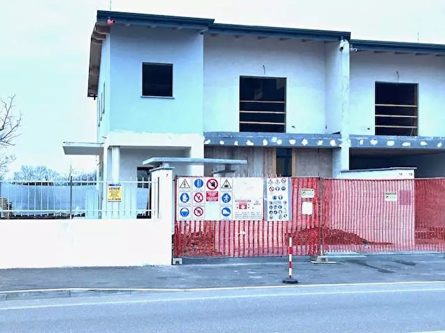 Immagine 14 di Casa semindipendente in vendita  a Legnano