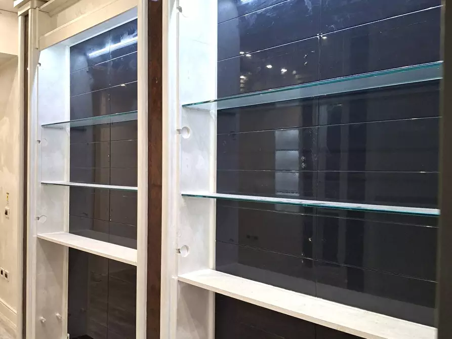 Immagine 15 di Locale commerciale in affitto  in Via Bersaglieri Del Po a Ferrara