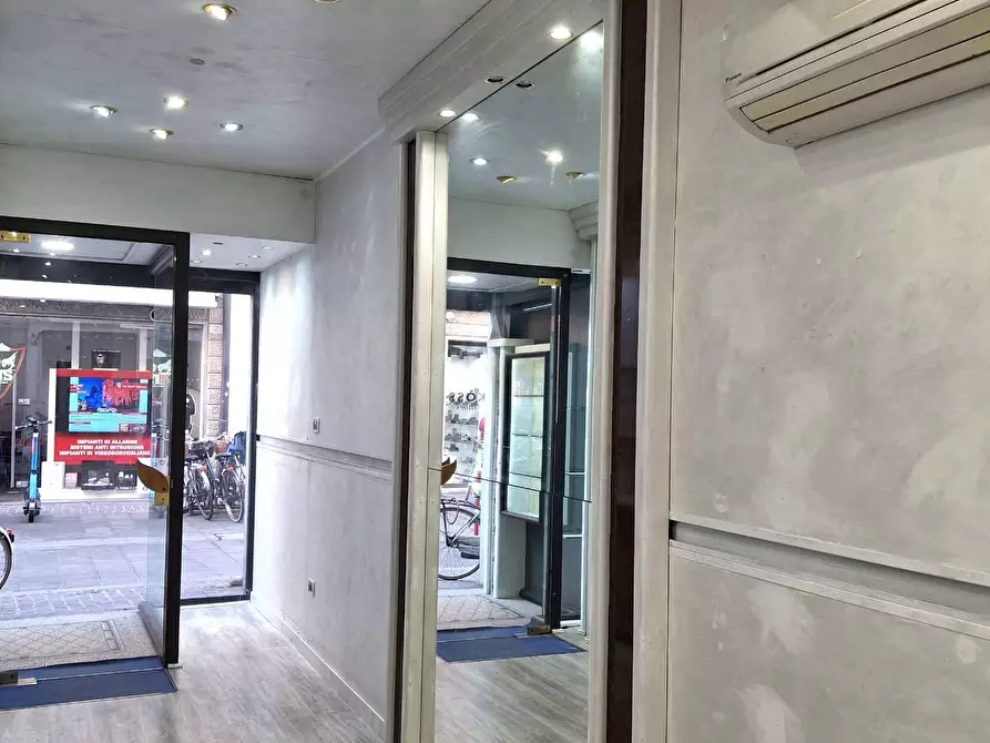Immagine 6 di Locale commerciale in affitto  in Via Bersaglieri Del Po a Ferrara