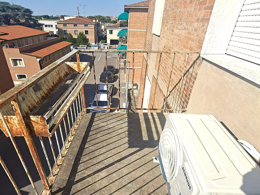 Immagine 22 di Appartamento in affitto  in Via Vincenzo Monti a Ferrara