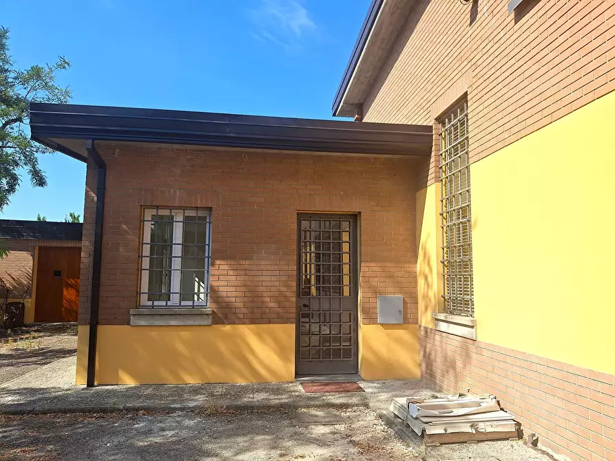 Immagine 1 di Ufficio in affitto  in Via Arturo Toscanini a Ferrara