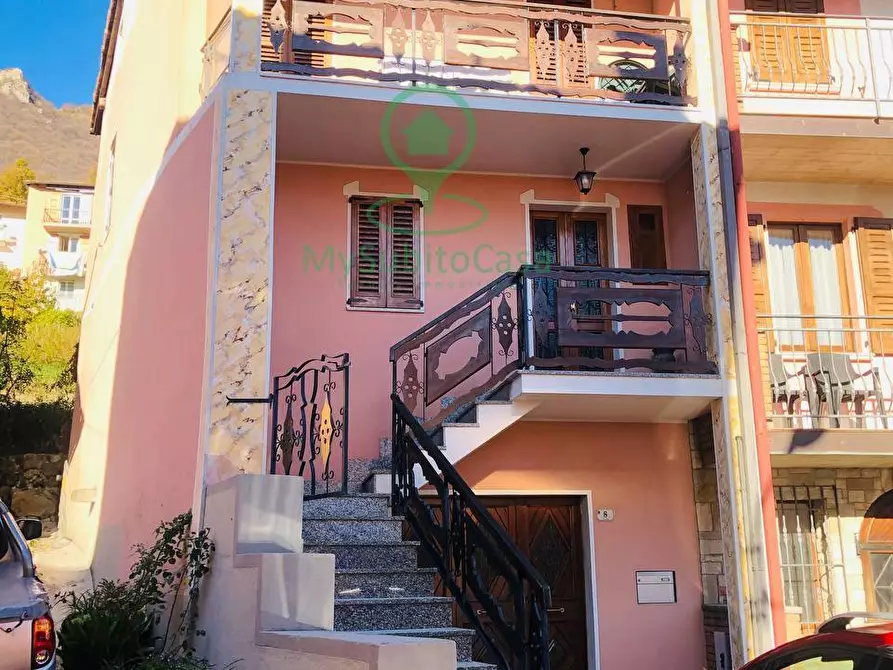 Immagine 1 di Casa semindipendente in vendita  in via roma a Anfo
