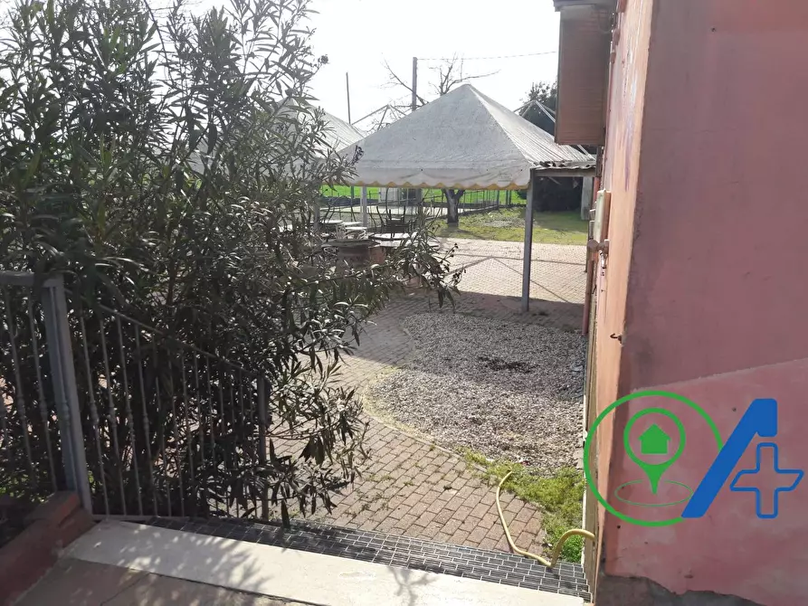 Immagine 7 di Locale commerciale in vendita  in strada Marengo a Goito