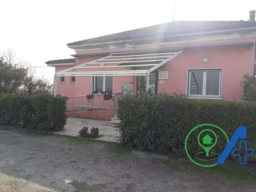 Immagine 2 di Locale commerciale in vendita  in strada Marengo a Goito