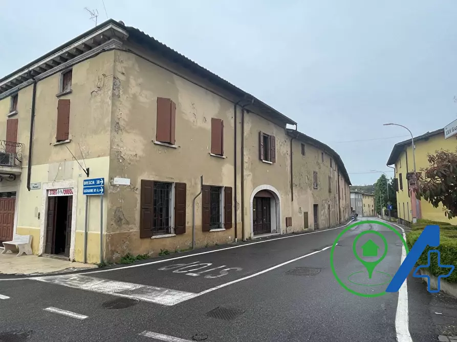 Immagine 3 di Palazzo in vendita  in piazza Guglielmo Marconi angolo via xxiv giugno a Solferino