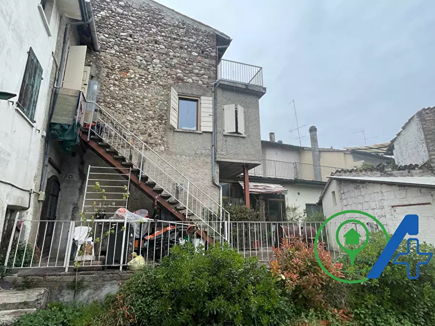 Immagine 10 di Palazzo in vendita  in piazza Guglielmo Marconi angolo via xxiv giugno a Solferino